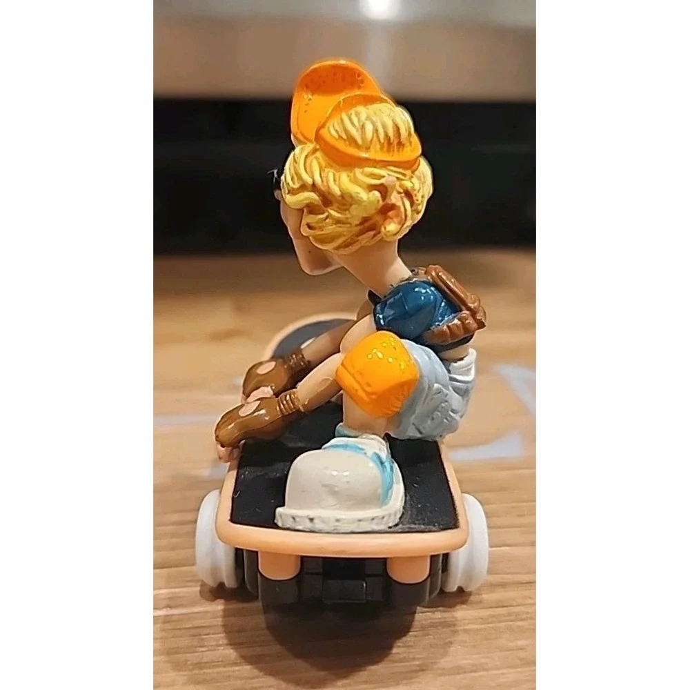 SKATER ON SKATEBAORD 3